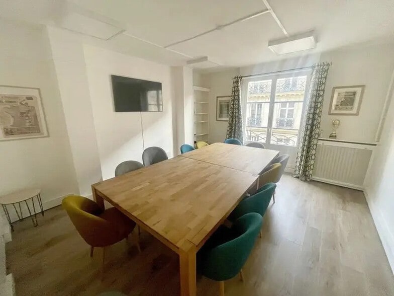 122 Rue De Provence, Paris à louer - Photo de l’immeuble – Image 2 sur 10