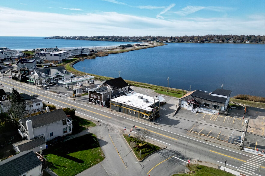 116-124 Aquidneck Ave, Middletown, RI à vendre - Aérien – Image 3 sur 11