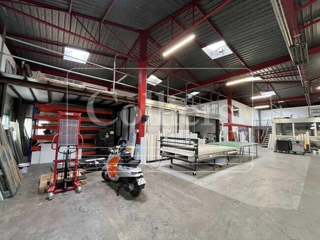 Plus de détails pour Local d'activités à louer