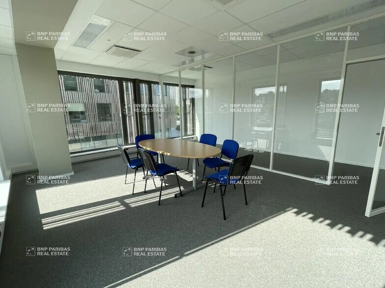 Bureau dans Mulhouse à louer - Photo de l’immeuble – Image 2 sur 14