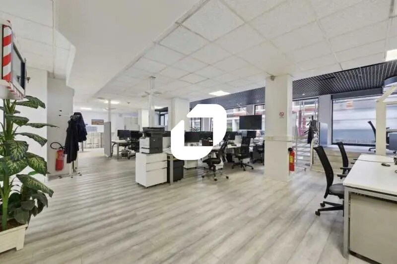 Bureau dans Paris à louer - Photo de l’immeuble – Image 2 sur 16