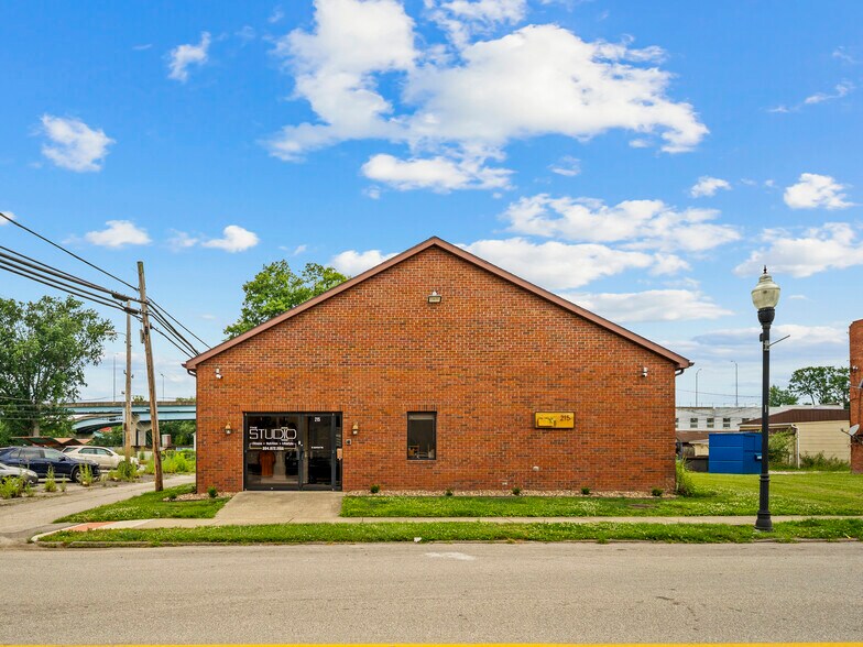 215 Main St, Huntington, WV à vendre - Photo principale – Image 1 sur 29