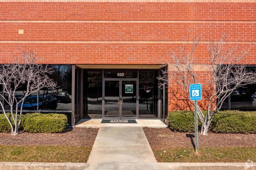1845 Satellite Blvd, Duluth, GA à louer - Photo de l’immeuble – Image 3 sur 6