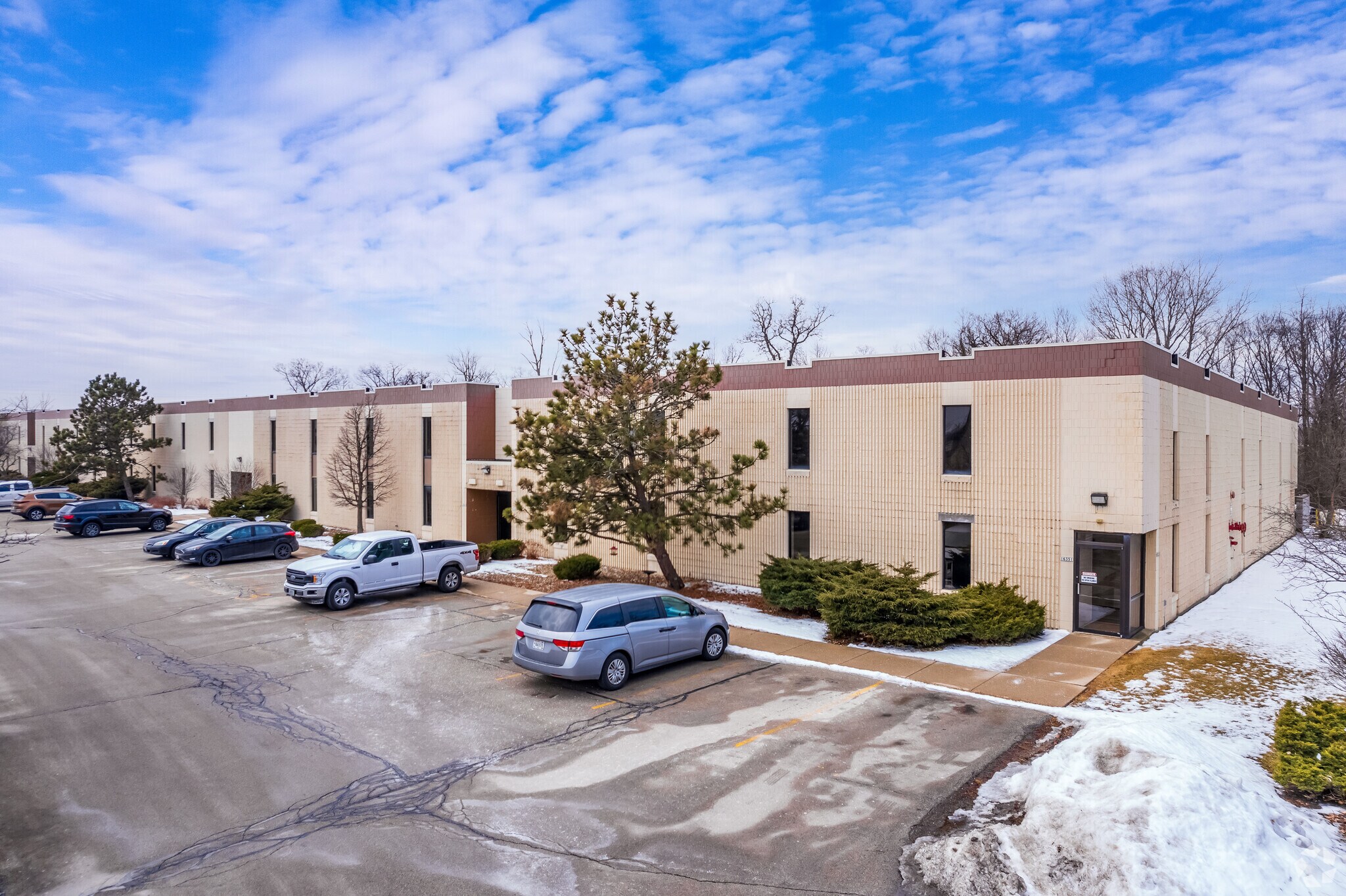 16255-16351 W Lincoln Ave, New Berlin, WI à louer Photo principale– Image 1 sur 8