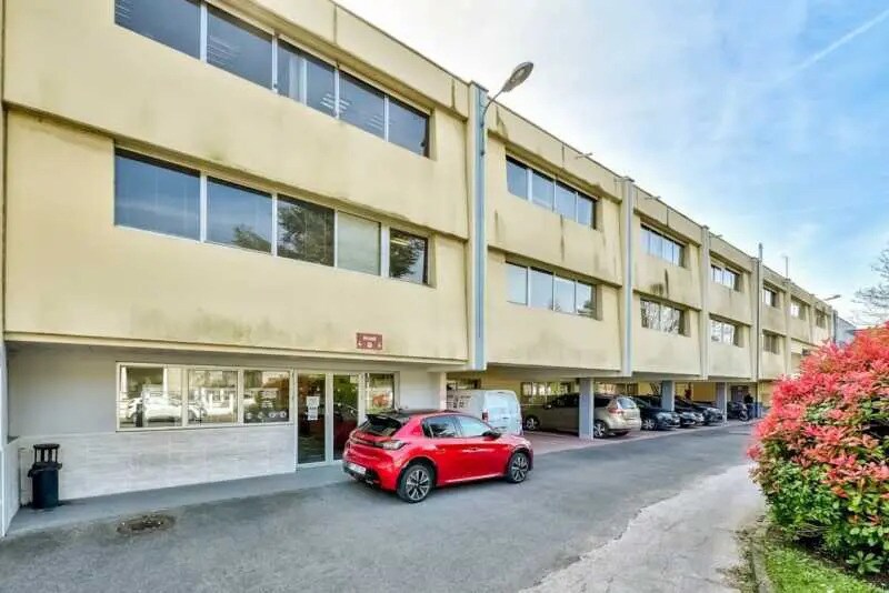 Bureau dans Neuilly-sur-Marne à louer - Photo de l’immeuble – Image 1 sur 6