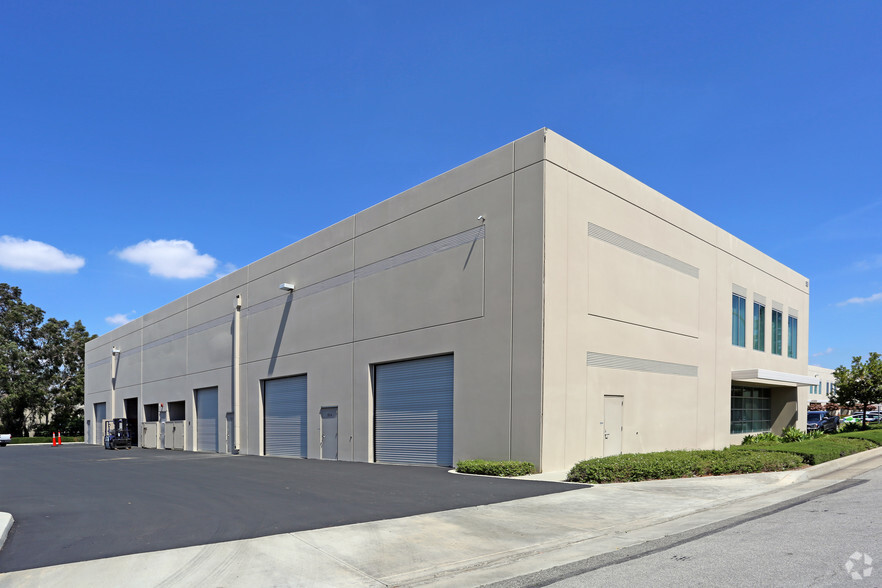 325 N Puente St, Brea, CA à louer - Photo de l’immeuble – Image 3 sur 19