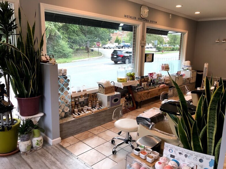 652 Main Rd, Towaco, NJ à louer - Photo de l’immeuble – Image 2 sur 16