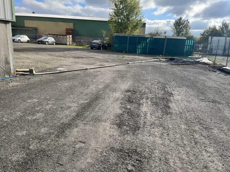 Local d’activités dans Hagetmau à louer - Photo de l’immeuble – Image 2 sur 7