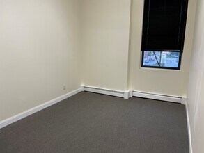 754 Branch Ave, Providence, RI à louer Photo intérieure– Image 2 sur 2