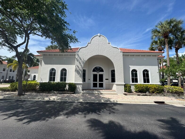 8985 Fontana Del Sol Way, Naples, FL à vendre - Photo principale – Image 1 sur 2