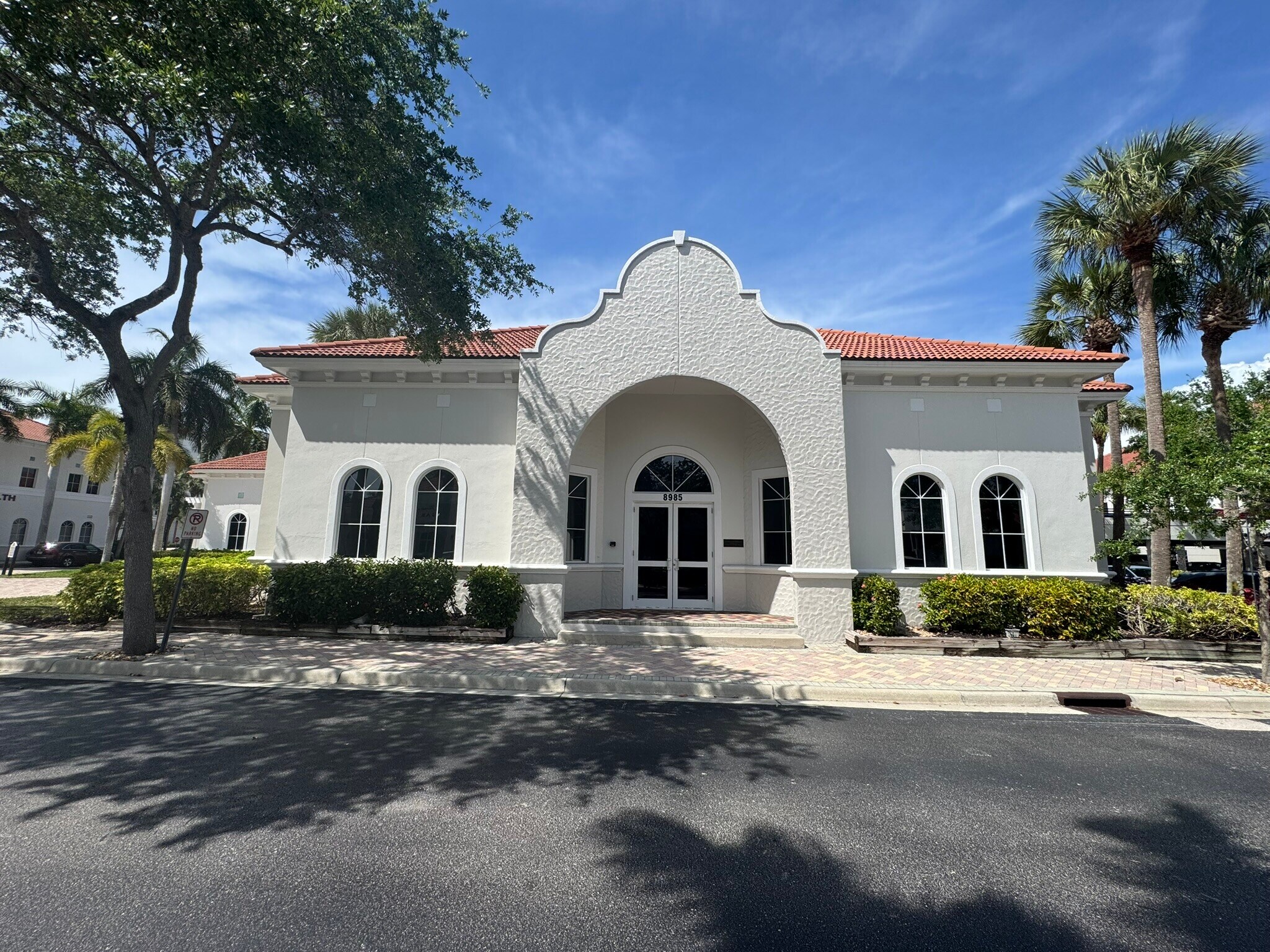 8985 Fontana Del Sol Way, Naples, FL à vendre Photo principale– Image 1 sur 3