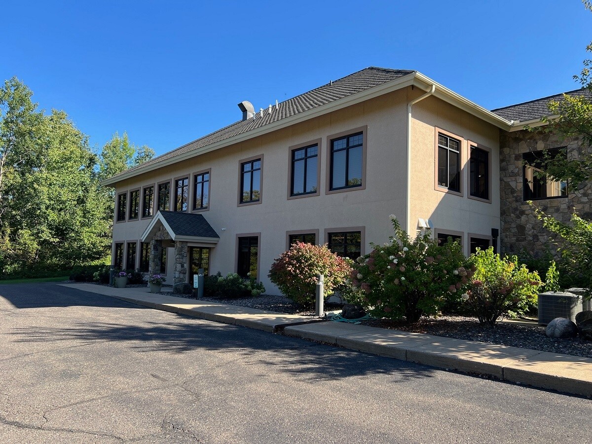 2920 College Dr, Rice Lake, WI à louer Photo de l’immeuble– Image 1 sur 12