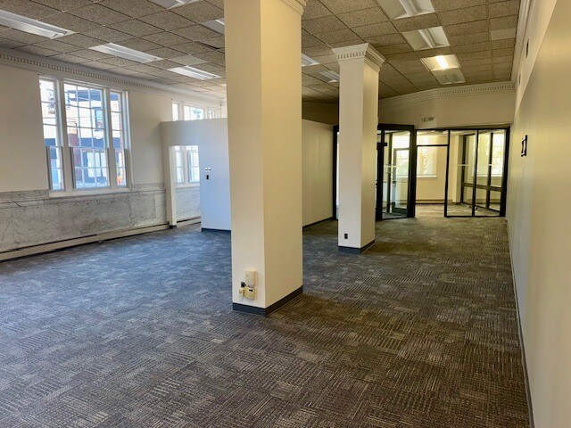 5845-5851 Hamilton Ave, Cincinnati, OH à louer - Photo de l’immeuble – Image 3 sur 5