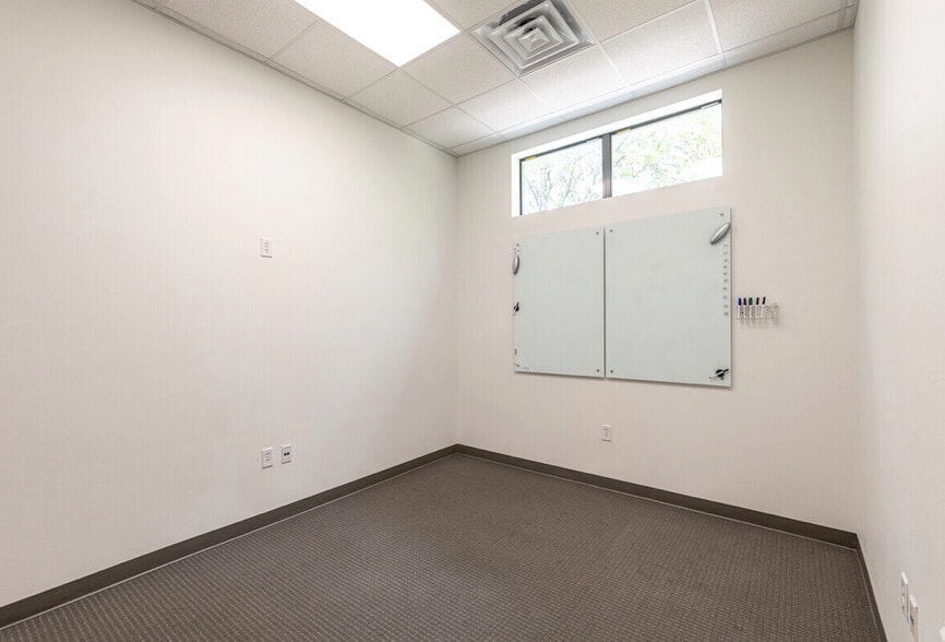 3348 Peden Rd, Fort Worth, TX à louer - Photo intérieure – Image 2 sur 17