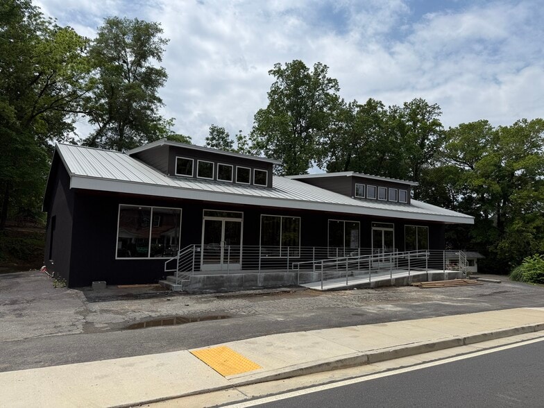 115 Mill St, Woodstock, GA à louer - Photo de l’immeuble – Image 1 sur 9