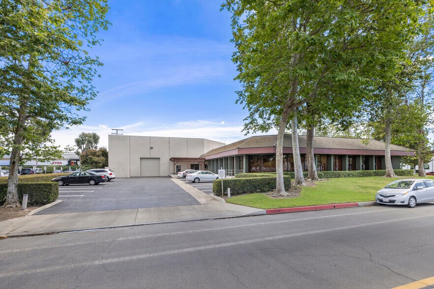 1641 Langley Ave, Irvine, CA à vendre - Photo de l’immeuble – Image 3 sur 20