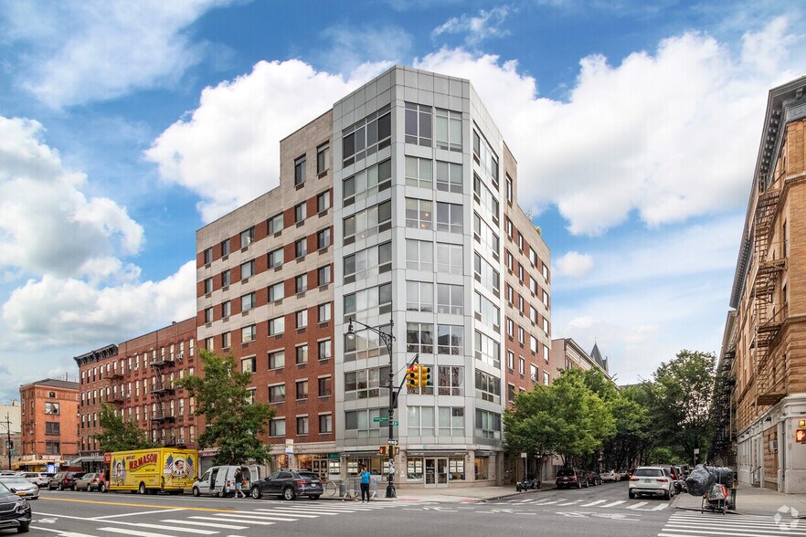 2110 Frederick Douglass Blvd, New York, NY à louer - Photo de l’immeuble – Image 3 sur 3