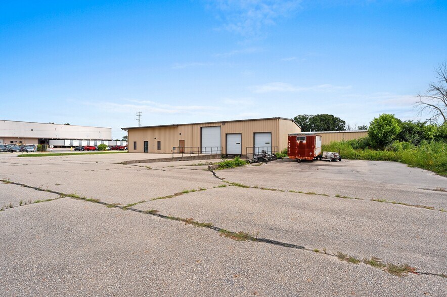 1373 Kimberly Dr, Neenah, WI à vendre - Photo de l’immeuble – Image 2 sur 66