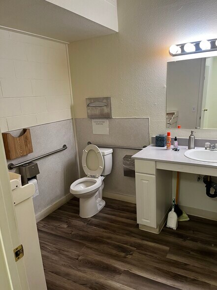 11815 NE Highway 99, Vancouver, WA à louer - Photo de l’immeuble – Image 2 sur 6