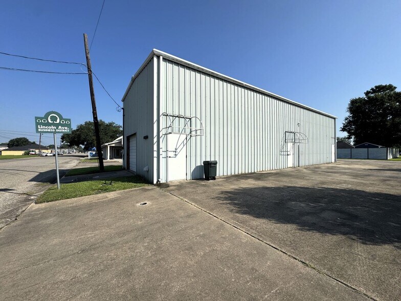 4020 Lincoln Ave, Groves, TX à vendre - Photo principale – Image 1 sur 23