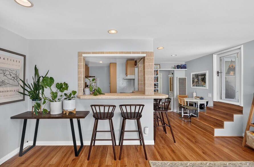 225 N Juanita Ave, Redondo Beach, CA à vendre - Photo de l’immeuble – Image 2 sur 14