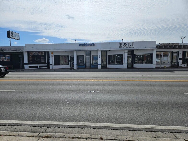 6708-6716 W Flagler St, Miami, FL à louer - Photo de l’immeuble – Image 2 sur 8