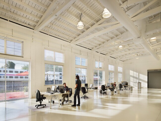 Plus de détails pour 1800 E State St, Hamilton, NJ - Local d'activités à louer