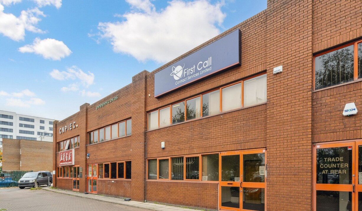 55-57 Park Royal Rd, Londres à louer Photo de l’immeuble– Image 1 sur 7