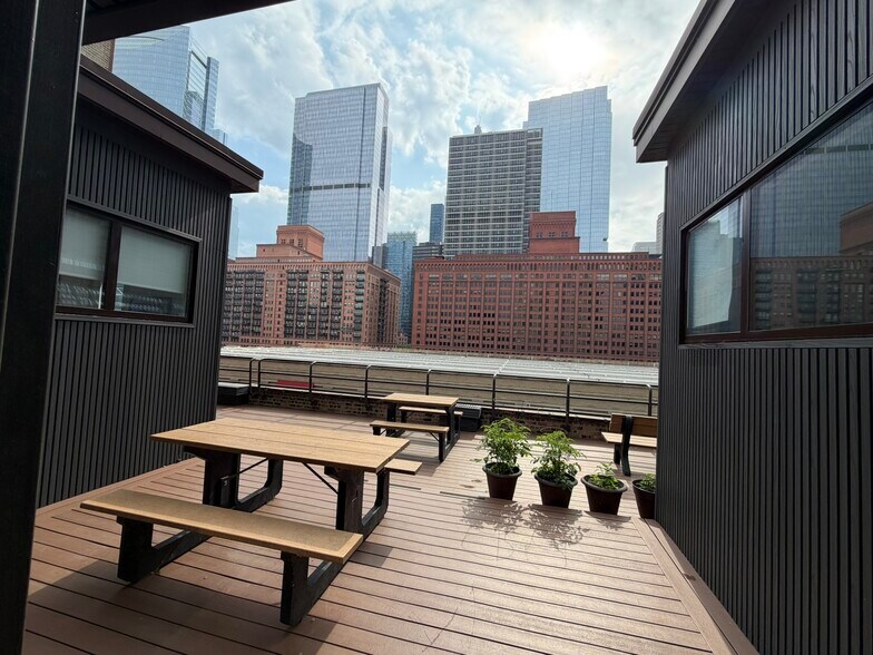 118 N Clinton St, Chicago, IL à louer - Photo de l’immeuble – Image 3 sur 13