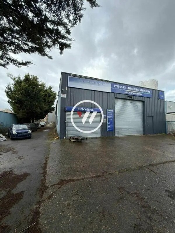 Local d’activités dans Champagne-sur-Oise à louer Photo principale– Image 1 sur 9