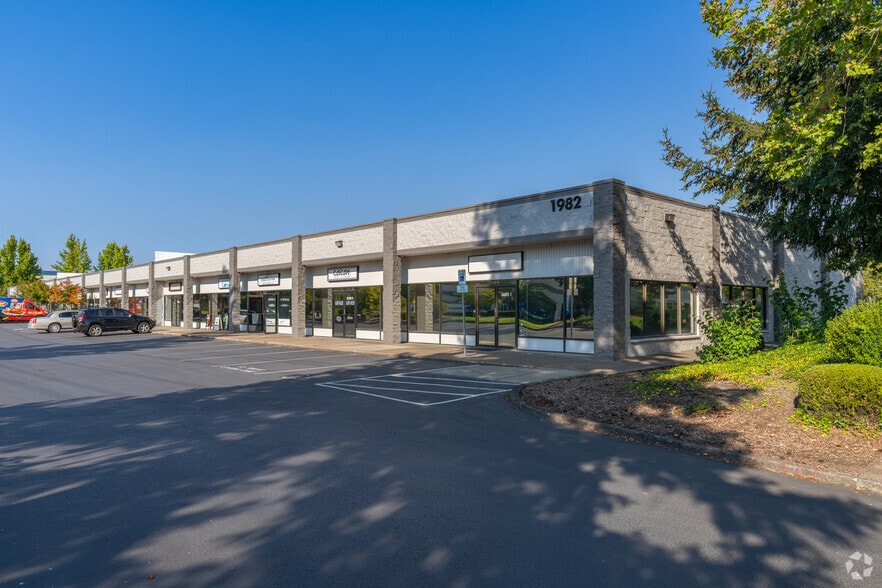 1800 NE 25th Ave, Hillsboro, OR à louer - Photo de l’immeuble – Image 2 sur 5