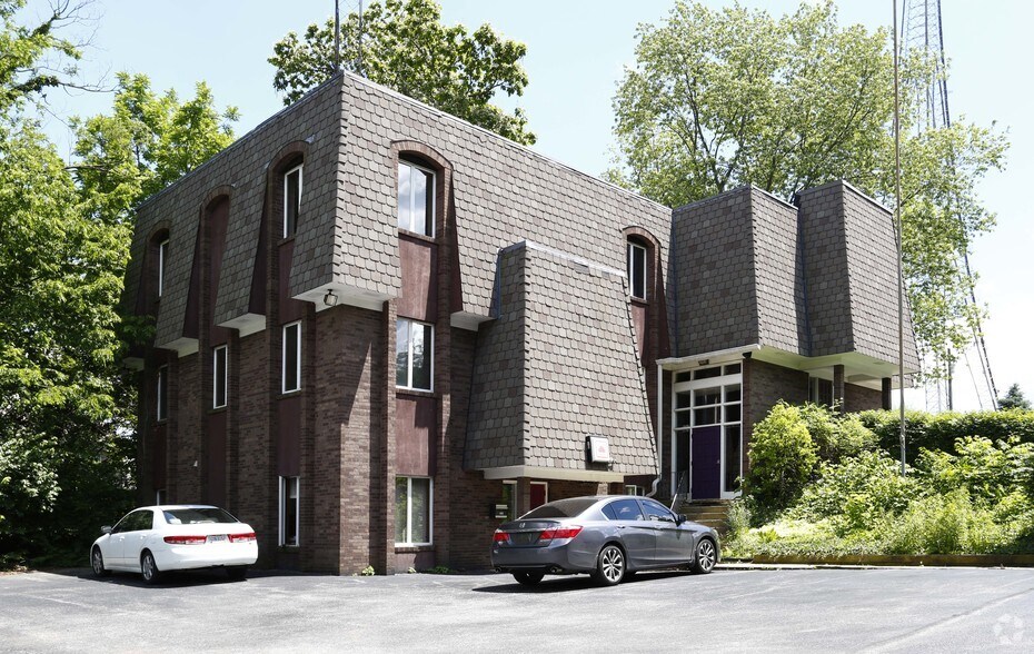 954 W North Bend Rd, Cincinnati, OH à louer - Photo de l’immeuble – Image 2 sur 12