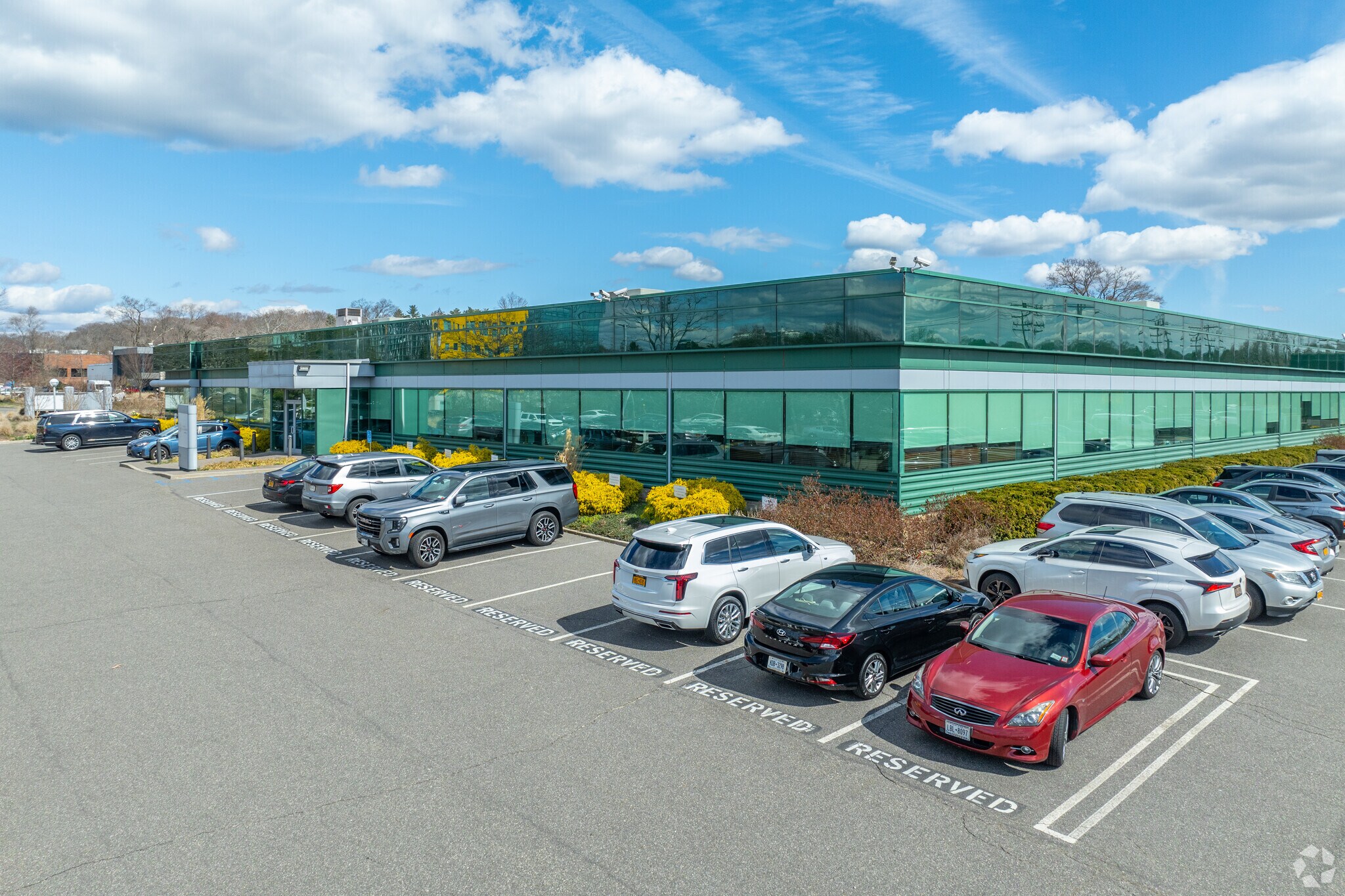 177-199 Crossways Park Dr, Woodbury, NY à louer Photo de l’immeuble– Image 1 sur 6