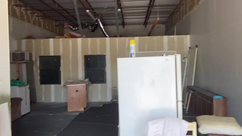 300 Bryant Ave, Midlothian, TX à louer - Vidéo sur l’annonce professionnelle – Image 3 sur 19