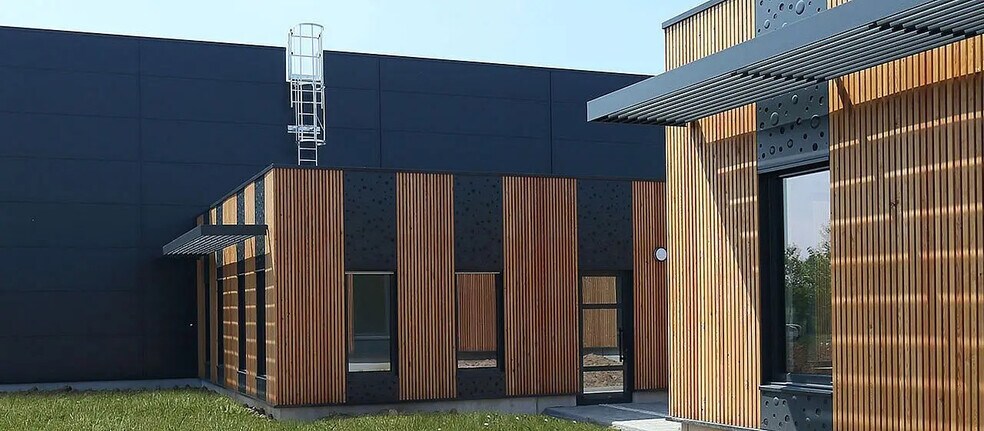 Bureau dans Saint-Quentin à louer - Photo de l’immeuble – Image 1 sur 2