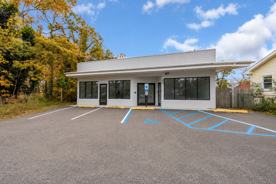 736 Mantoloking Rd, Brick, NJ à vendre - Photo de l’immeuble – Image 2 sur 15