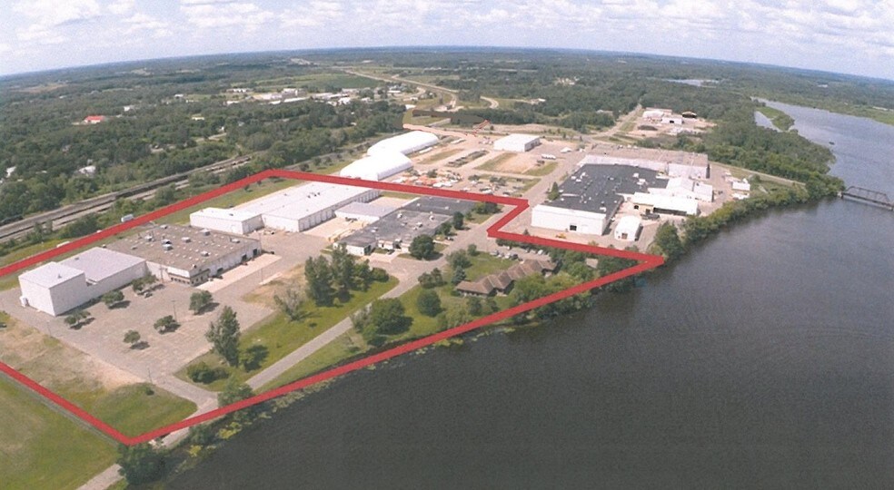 700 Paul Larson Memorial Dr, Little Falls, MN à vendre - Photo de l’immeuble – Image 2 sur 2