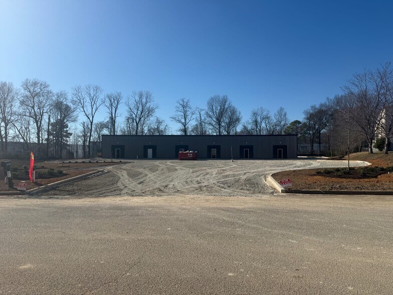 176 Commerce Center Cir, Jackson, TN à louer - Photo de l’immeuble – Image 3 sur 10
