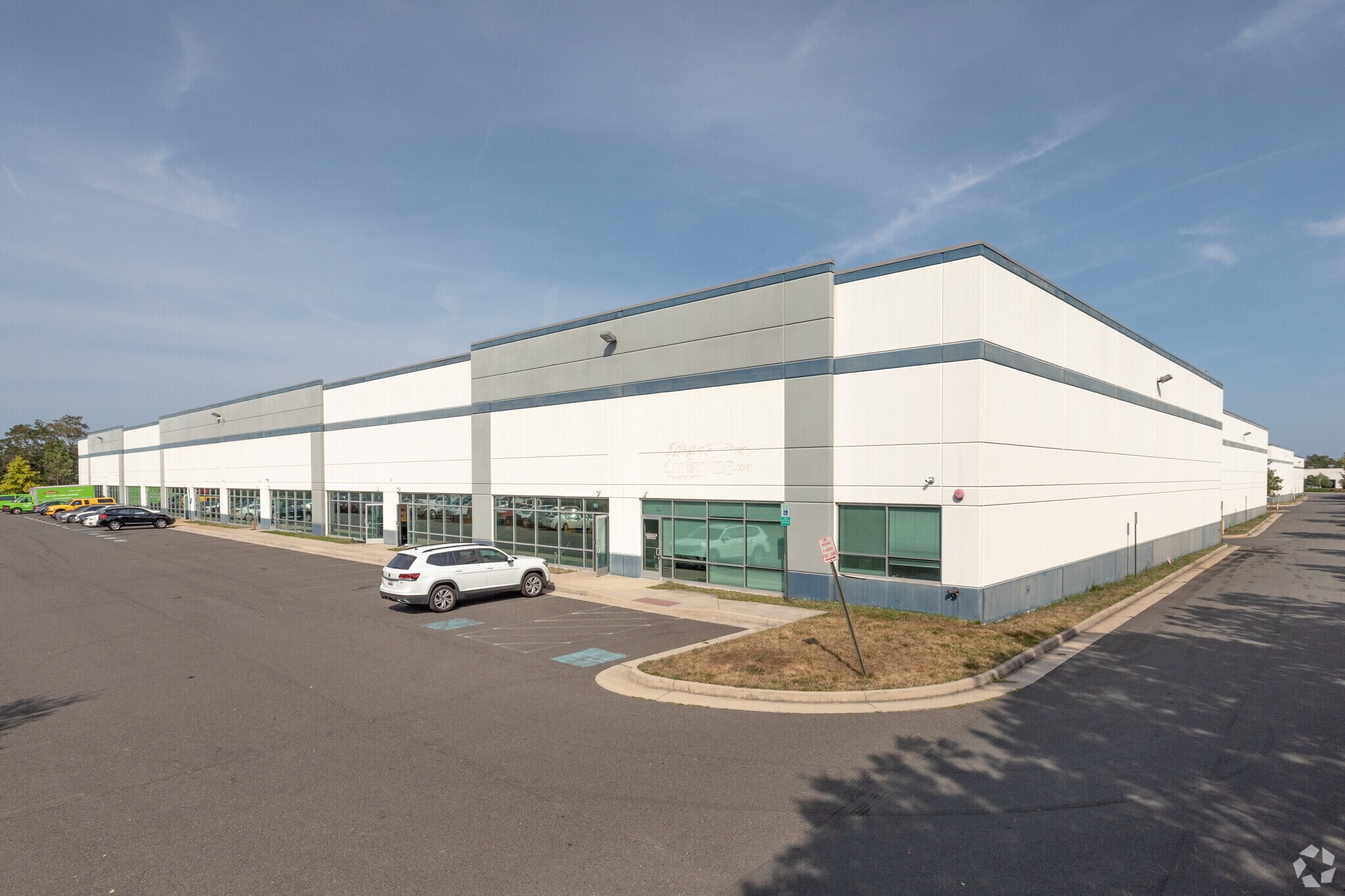 25395 Pleasant Valley Rd, Chantilly, VA à louer Photo de l’immeuble– Image 1 sur 6