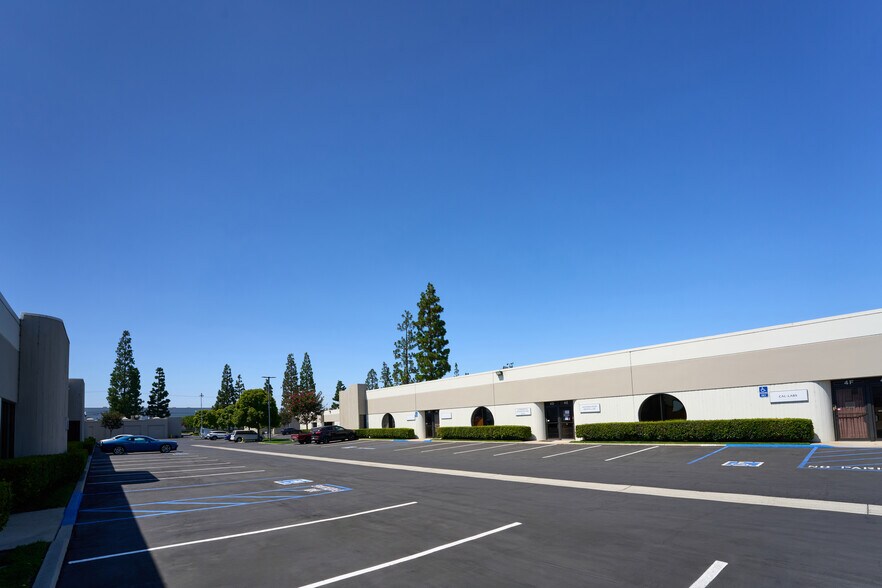 14747 Artesia Blvd, La Mirada, CA à louer - Photo de l’immeuble – Image 3 sur 7