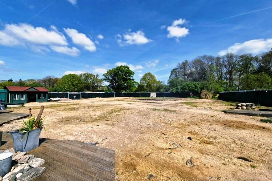1-2 Sherfield On Loddon Garden Centre, Wildmoor Ln, Hook à louer - Photo de l’immeuble – Image 1 sur 4