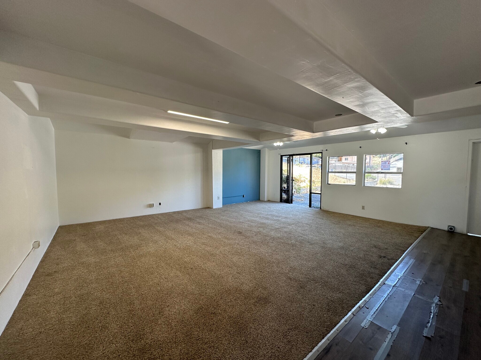 220 Civic Center Dr, Vista, CA à louer Photo intérieure– Image 1 sur 9