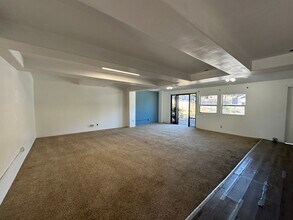 220 Civic Center Dr, Vista, CA à louer Photo intérieure– Image 1 sur 9