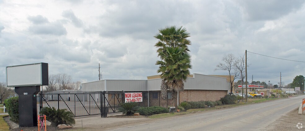 12431 Cutten Rd, Houston, TX à louer - Photo de l’immeuble – Image 3 sur 3