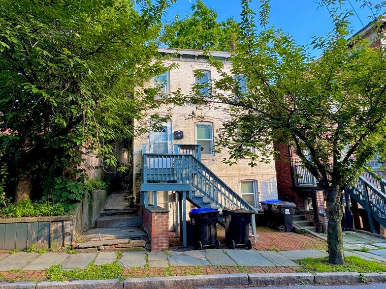 190 Union St, Poughkeepsie, NY à vendre - Photo de l’immeuble – Image 1 sur 18
