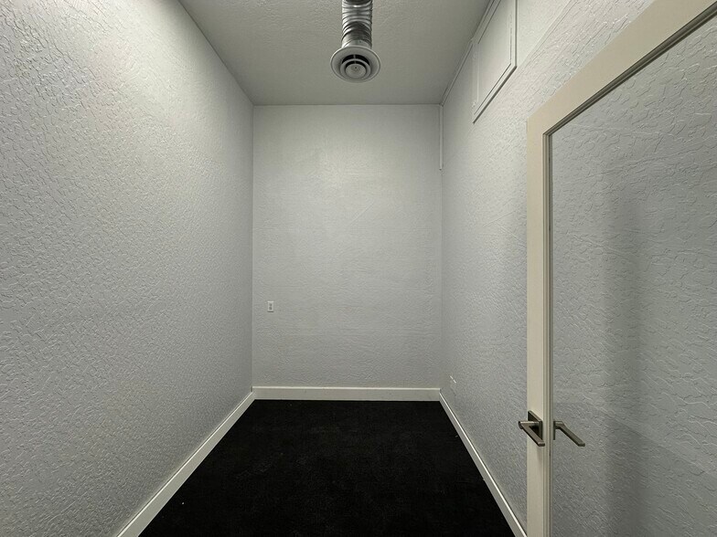 208 Vine St, Kelso, WA à louer - Photo de l’immeuble – Image 3 sur 7