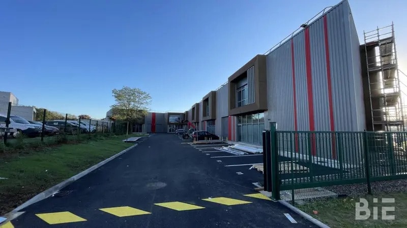 43 Bis Rue Newton, Tresses à louer - Photo de l’immeuble – Image 2 sur 8