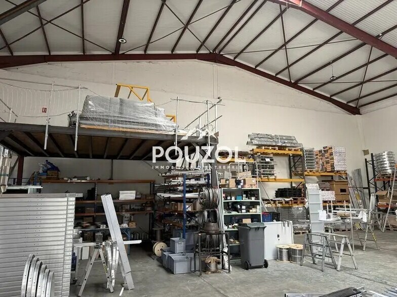 Local d’activités dans Aubière à louer - Photo de l’immeuble – Image 3 sur 10