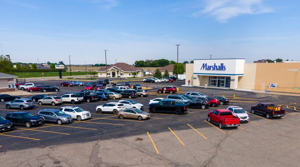 1200 E Susan Dr, Marshall, MN à louer - Photo de l’immeuble – Image 3 sur 12