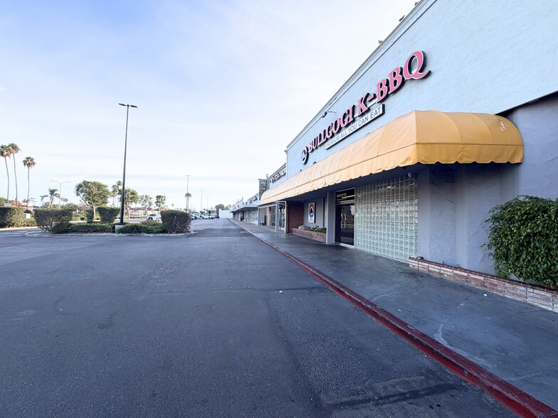 12116 Brookhurst St, Garden Grove, CA à vendre - Photo de l’immeuble – Image 2 sur 16
